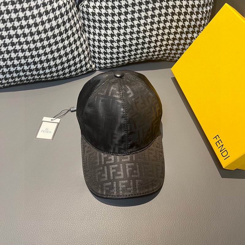 Fendi-cap-hm-26_1916380.jpg